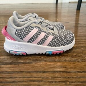 Lot of 4 toddler girls sneakers size 4 and 5